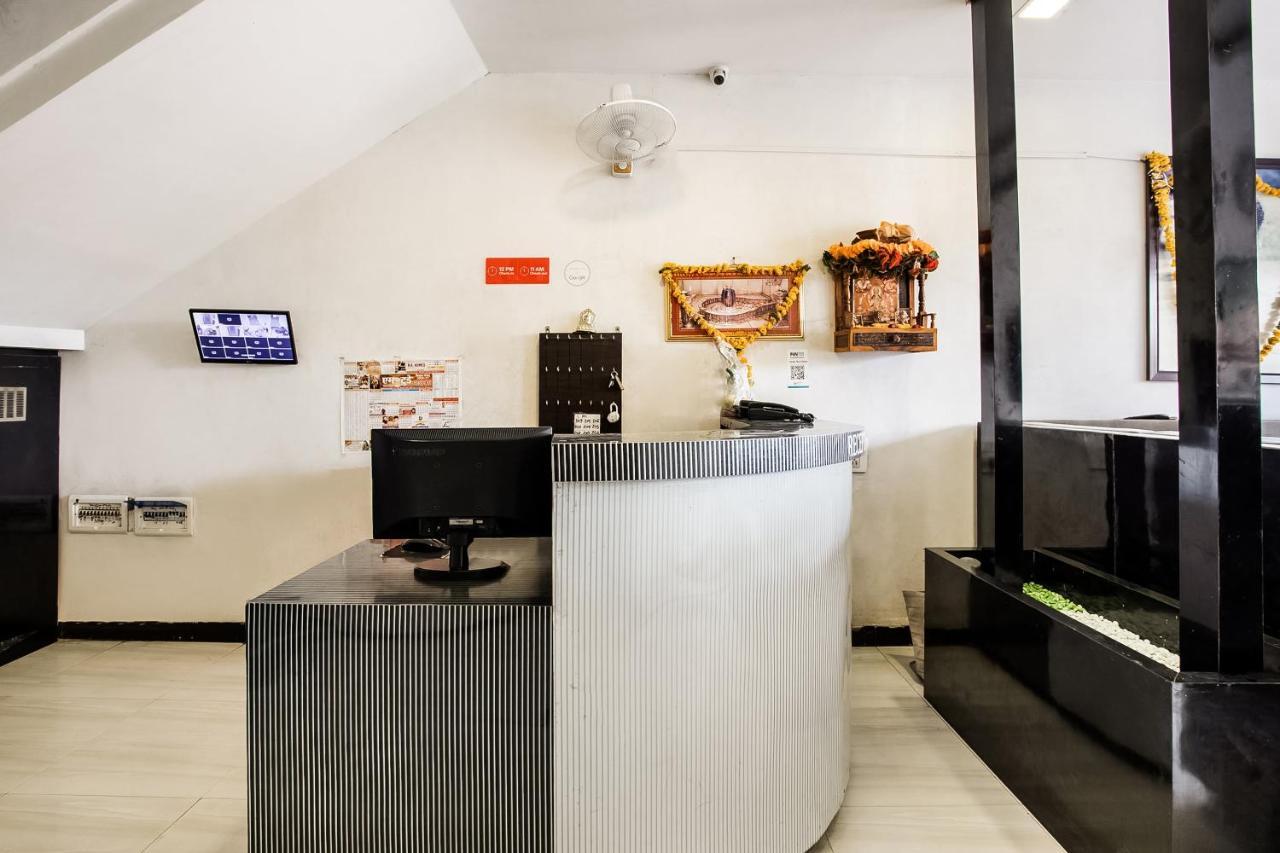 Oyo 39381 Kalajanki Hotel Uddzsaín Kültér fotó