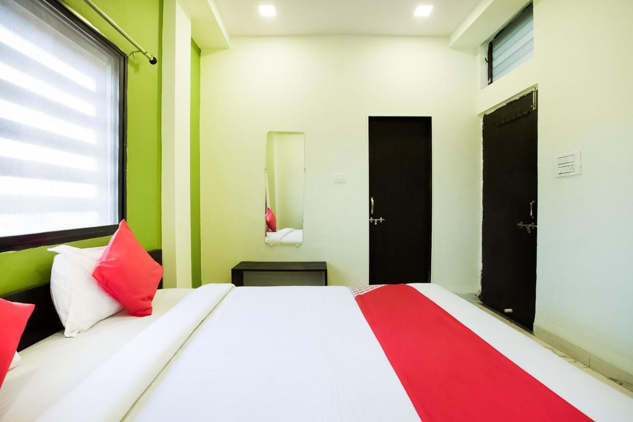 Oyo 39381 Kalajanki Hotel Uddzsaín Kültér fotó